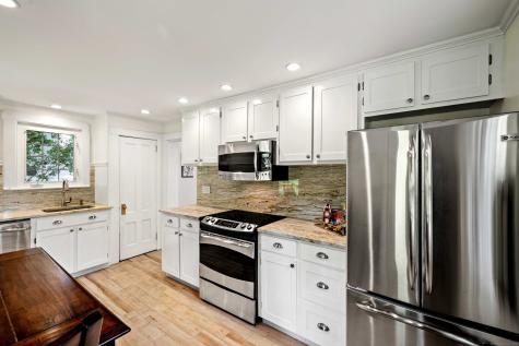 16 North Main Street Essex CT 06426