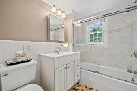 16 North Main Street Essex CT 06426