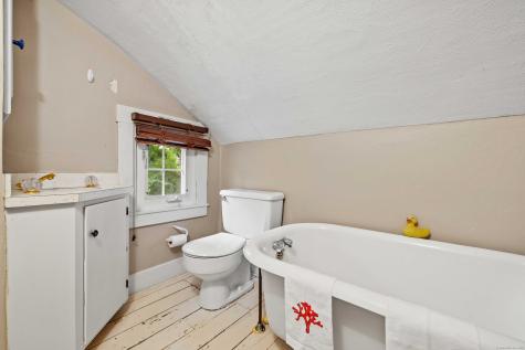 16 North Main Street Essex CT 06426