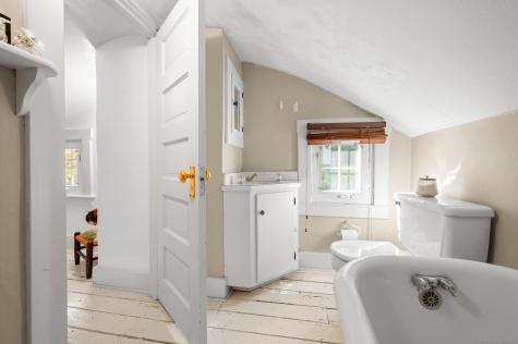 16 North Main Street Essex CT 06426