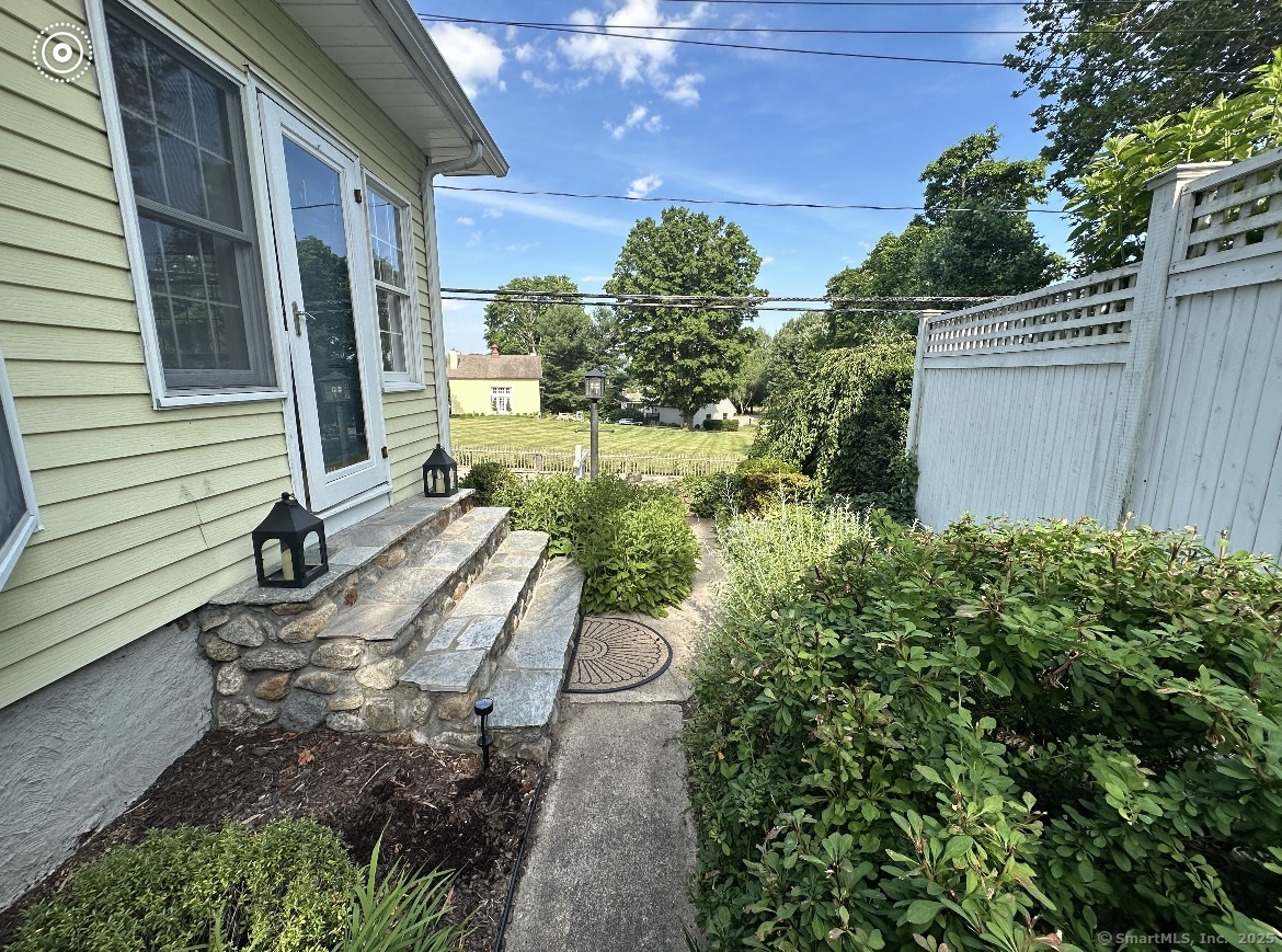 16 North Main Street Essex CT 06426