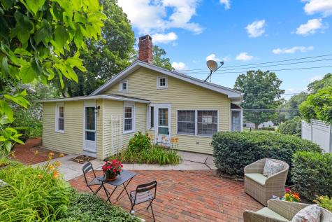 16 North Main Street Essex CT 06426