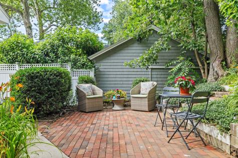 16 North Main Street Essex CT 06426