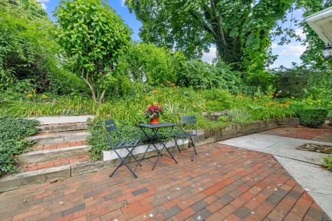 16 North Main Street Essex CT 06426