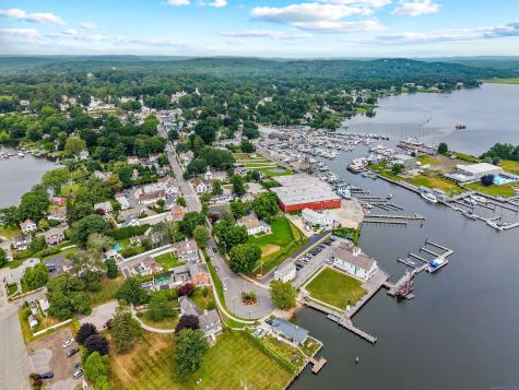 16 North Main Street Essex CT 06426