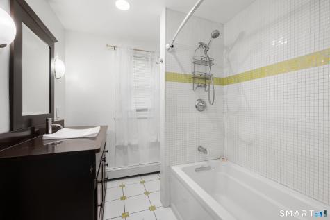 31 Ravenwood Road North Stonington CT 06359