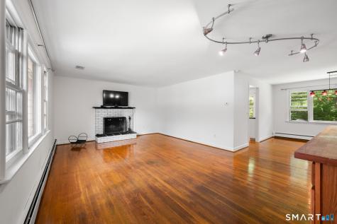 31 Ravenwood Road North Stonington CT 06359