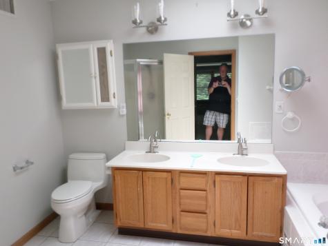 48 Brookview Circle Manchester CT 06040
