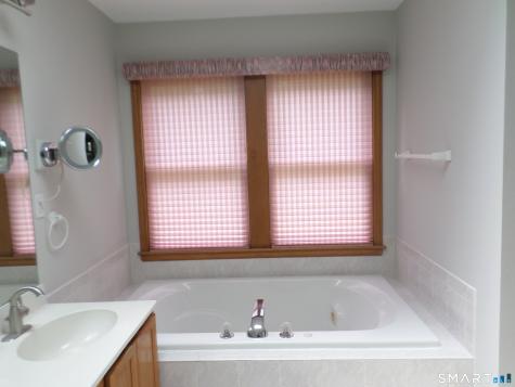 48 Brookview Circle Manchester CT 06040