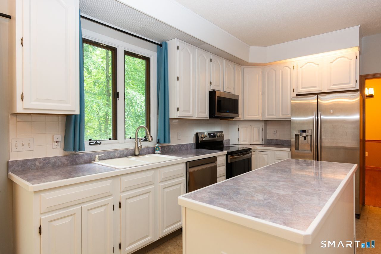 48 Brookview Circle Manchester CT 06040