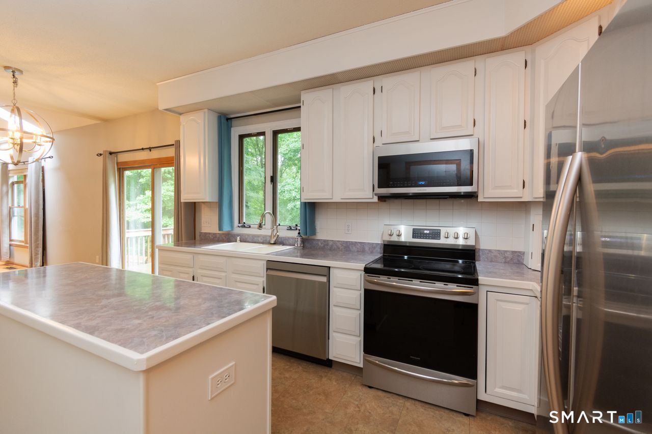 48 Brookview Circle Manchester CT 06040