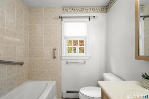 846 Vauxhall St Extension Waterford CT 06375