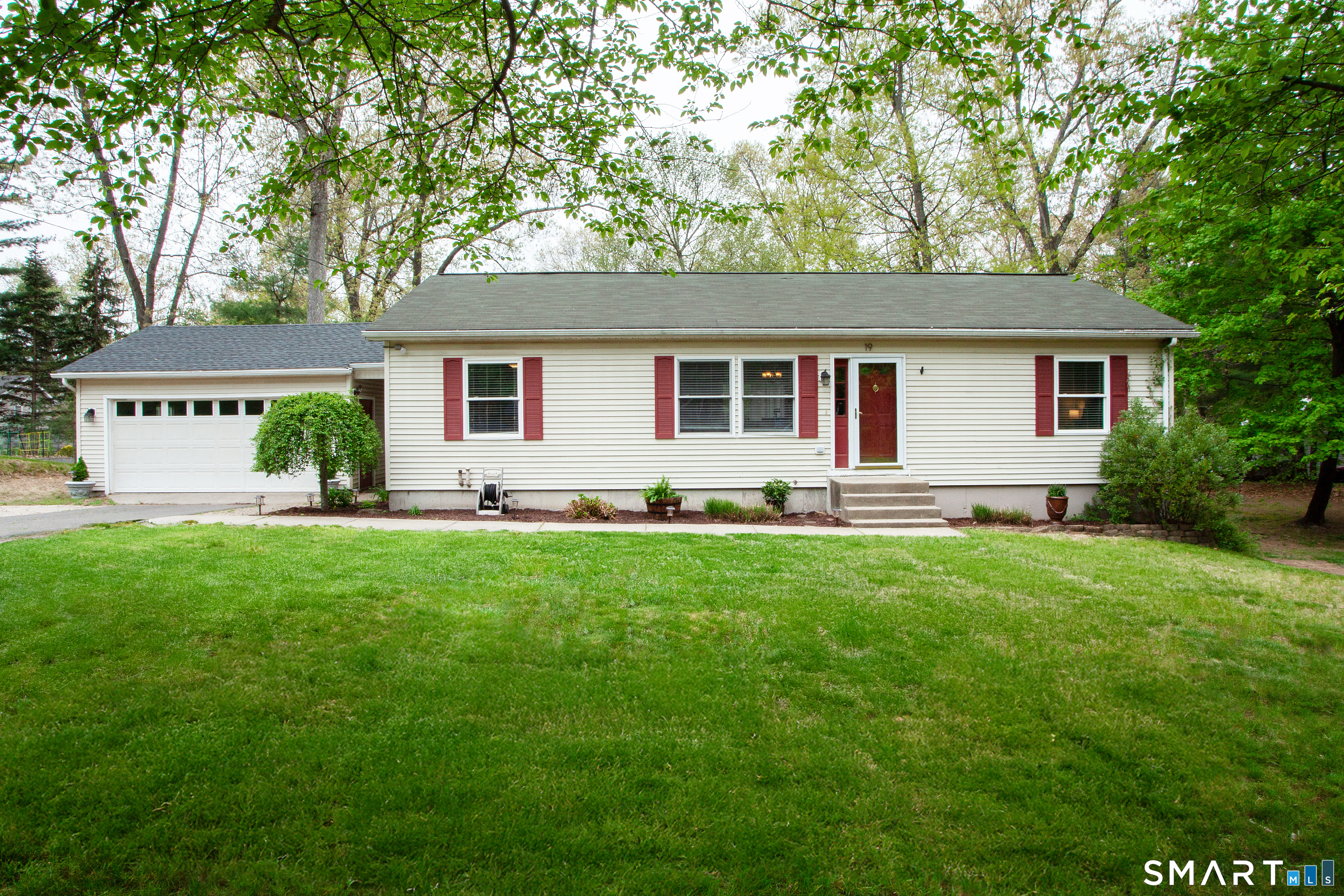 19 Debbie Lane Enfield CT 06082