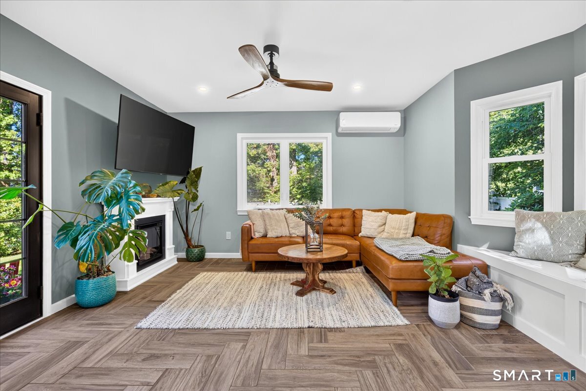 52 Hillside Avenue West Haven CT 06516