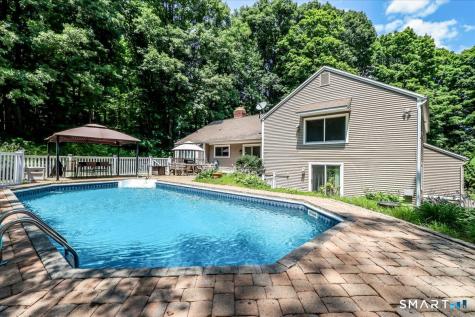 80 Pine Hollow Drive Middlebury CT 06762