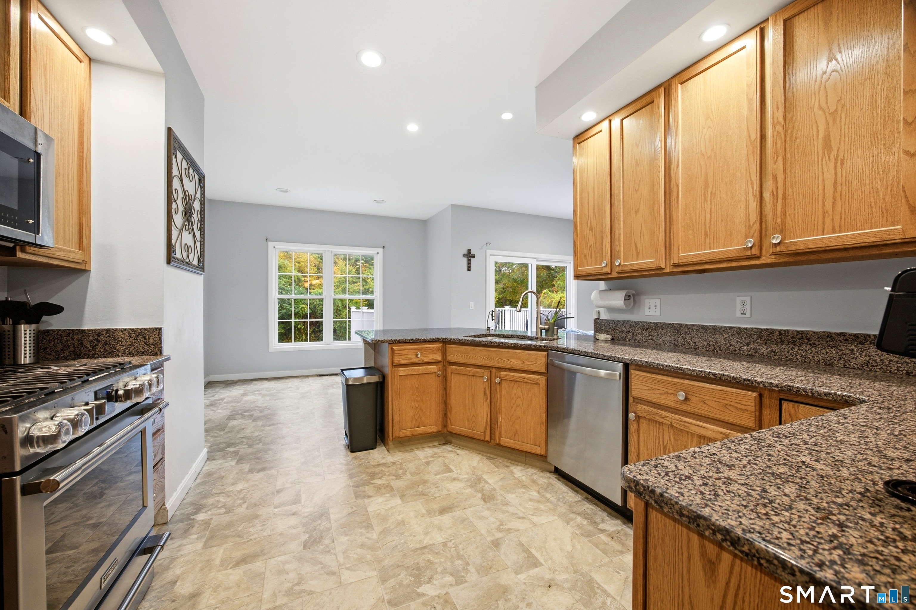 18 Tree Top Lane East Windsor CT 06016