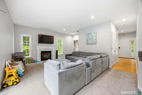 18 Tree Top Lane East Windsor CT 06016