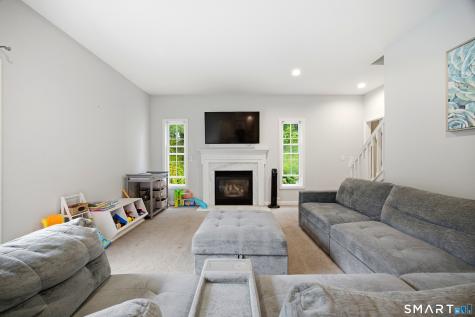 18 Tree Top Lane East Windsor CT 06016