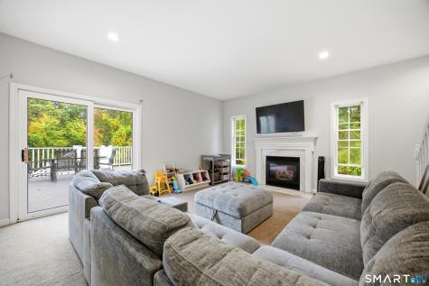 18 Tree Top Lane East Windsor CT 06016