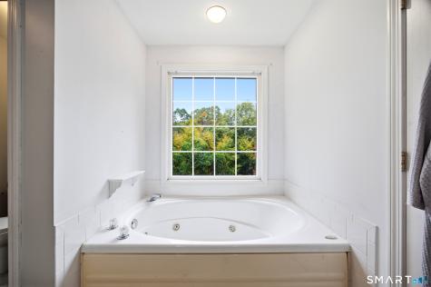 18 Tree Top Lane East Windsor CT 06016
