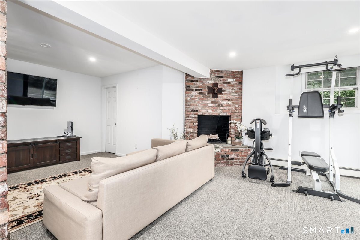 8 White Pine Drive Brookfield CT 06804