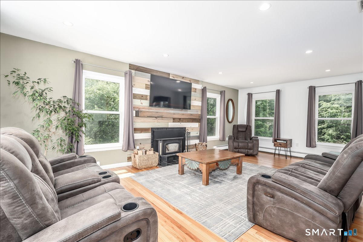 8 White Pine Drive Brookfield CT 06804