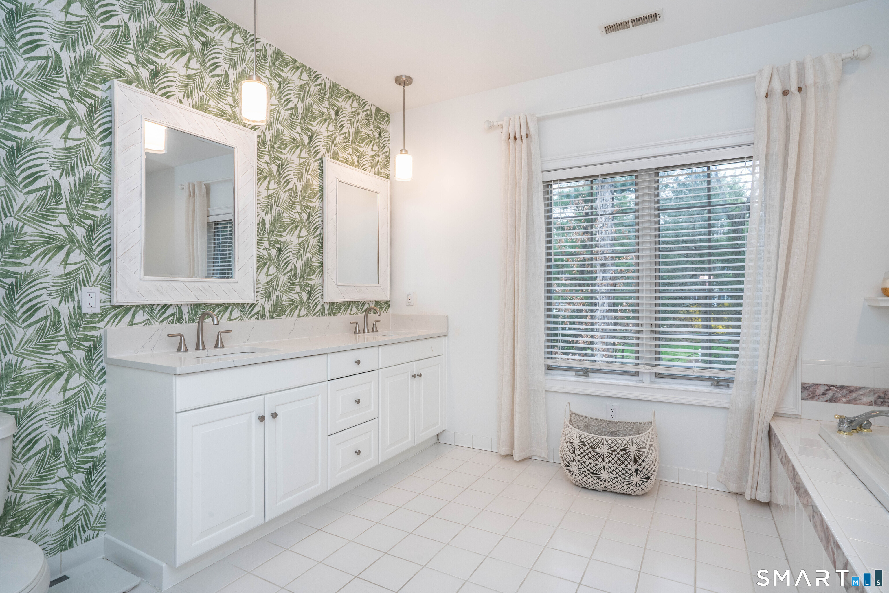 17 Stillwood Chase Simsbury CT 06089