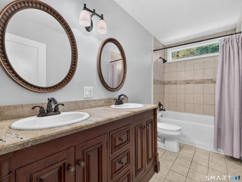 6 Hemlock Circle Clinton CT 06413