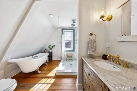 27 Park Place East Haven CT 06512