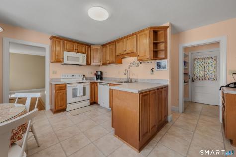 37 Gardner Avenue New London CT 06320