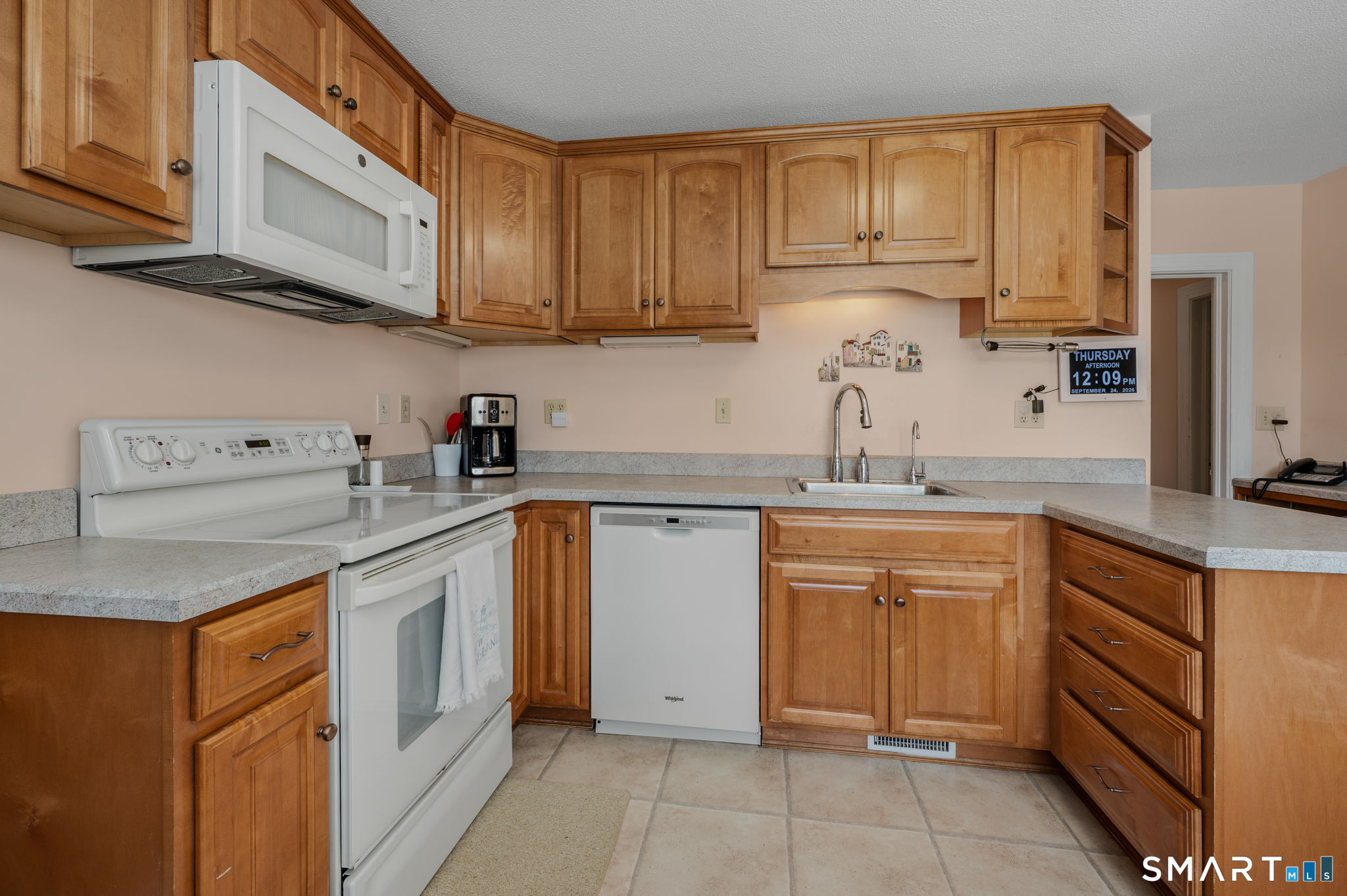 37 Gardner Avenue New London CT 06320