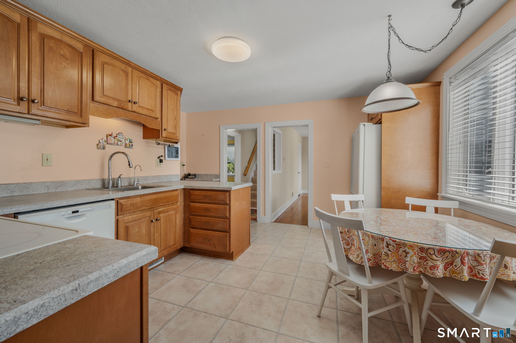 37 Gardner Avenue New London CT 06320