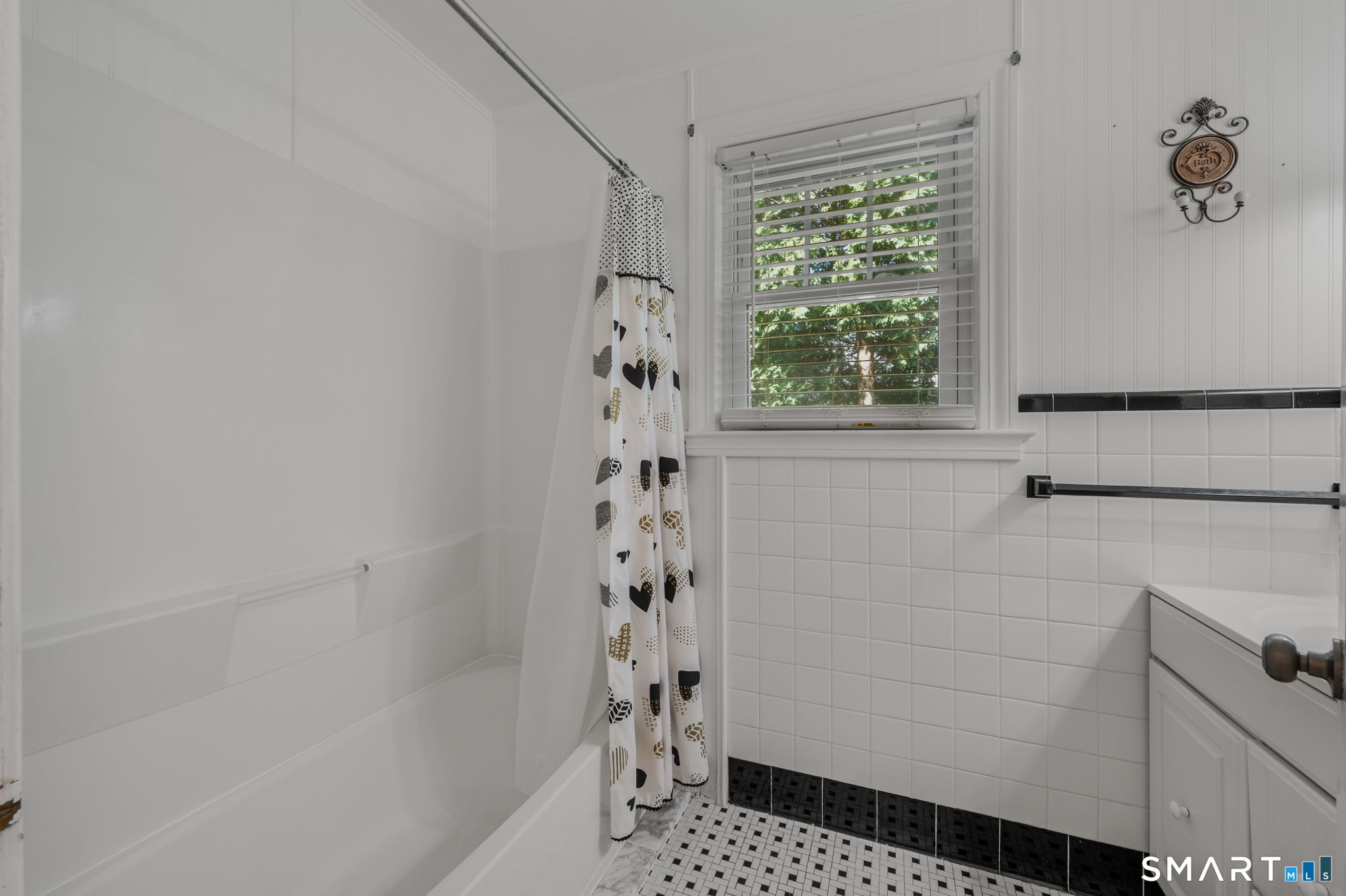 37 Gardner Avenue New London CT 06320
