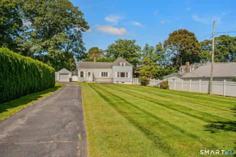 37 Gardner Avenue New London CT 06320