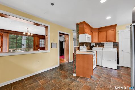 39 Woodbine Circle Bridgeport CT 06606