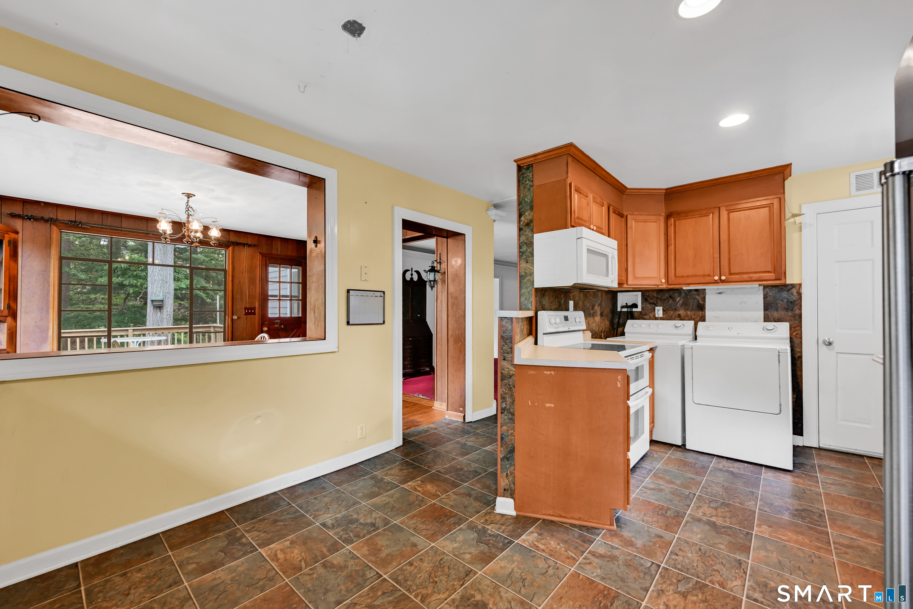 39 Woodbine Circle Bridgeport CT 06606