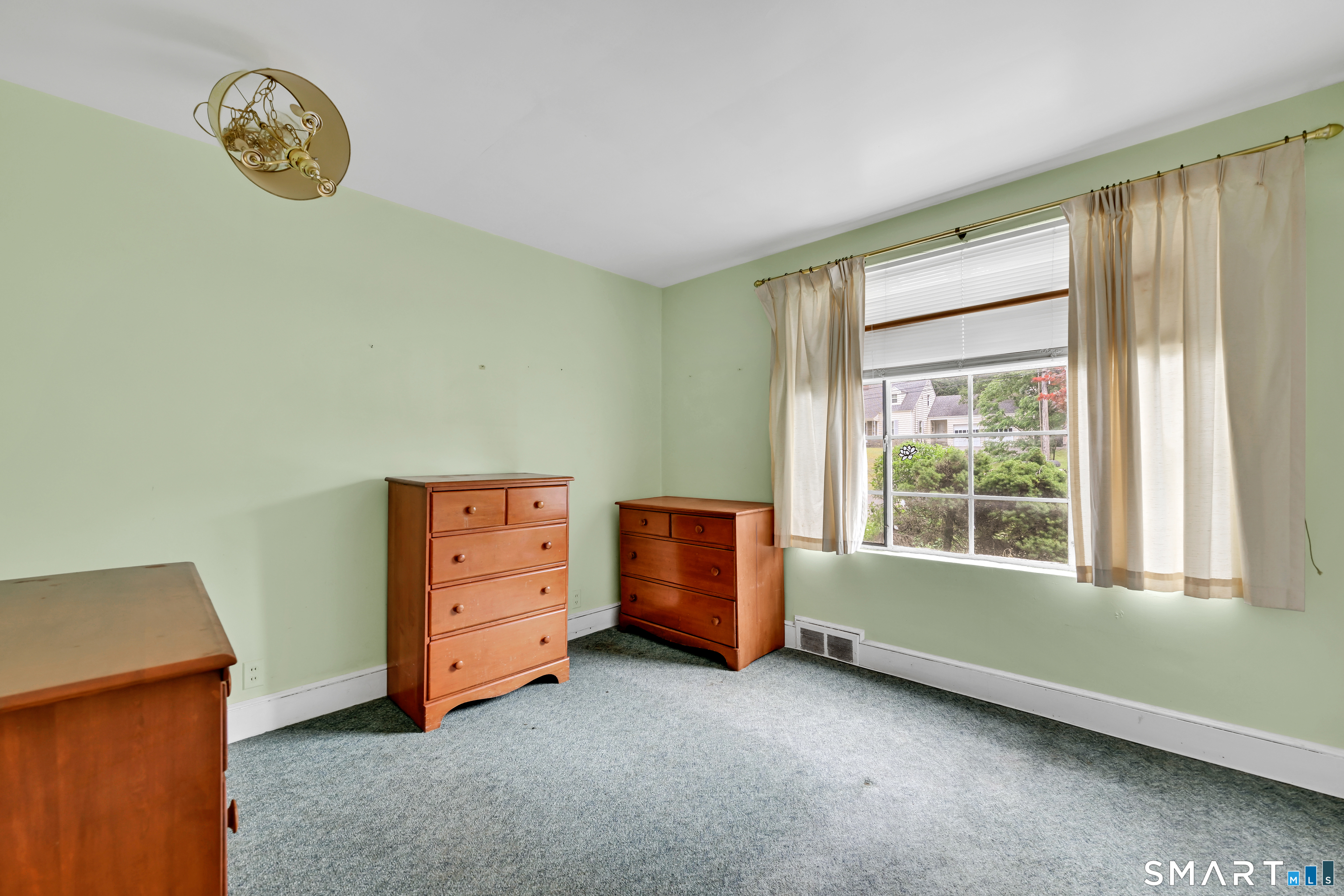 39 Woodbine Circle Bridgeport CT 06606
