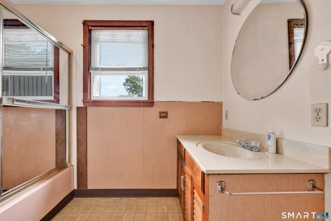 39 Woodbine Circle Bridgeport CT 06606