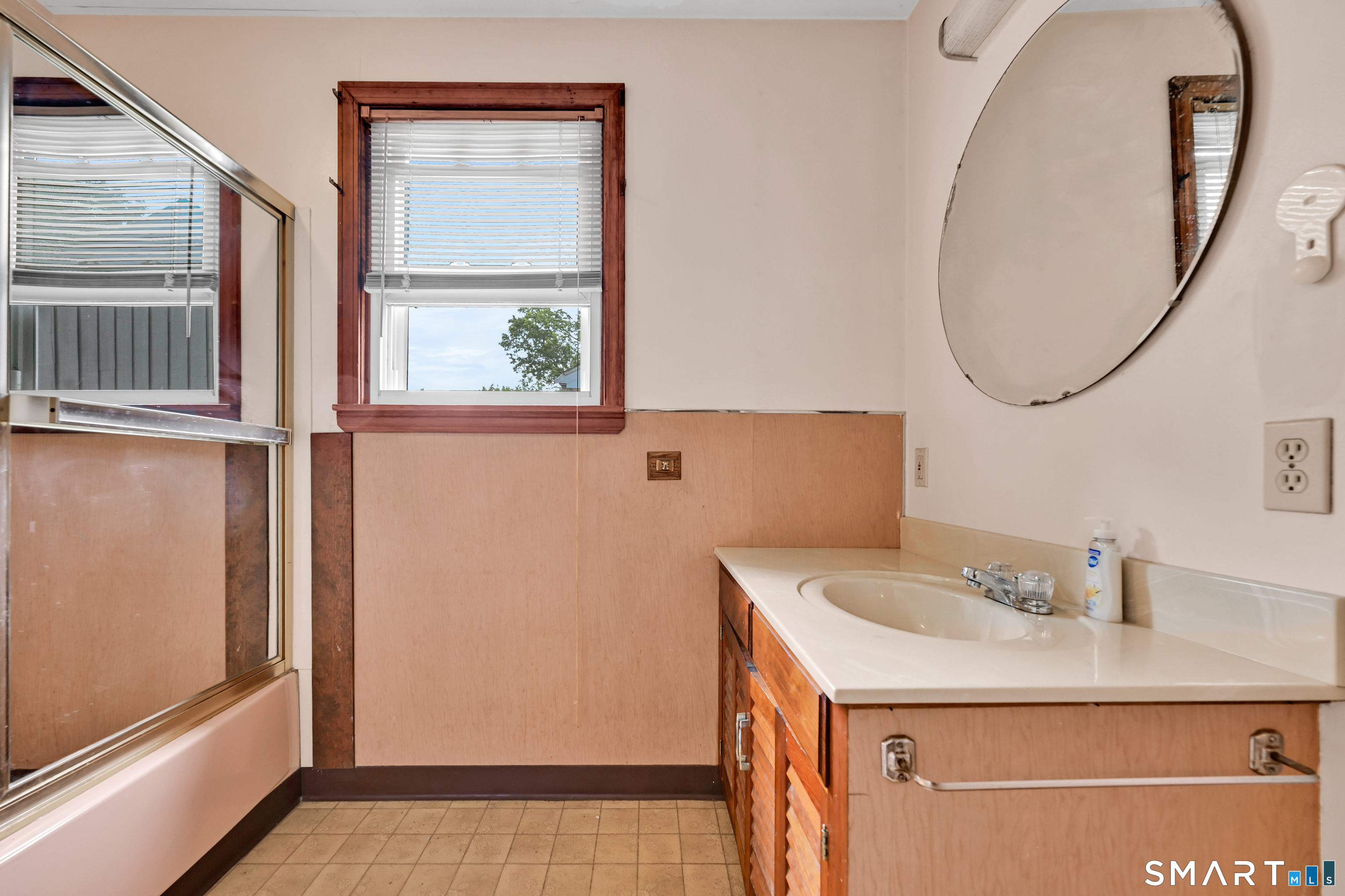 39 Woodbine Circle Bridgeport CT 06606