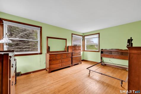 39 Woodbine Circle Bridgeport CT 06606