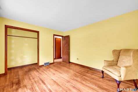39 Woodbine Circle Bridgeport CT 06606