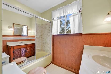 39 Woodbine Circle Bridgeport CT 06606