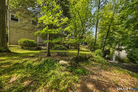 39 Woodbine Circle Bridgeport CT 06606