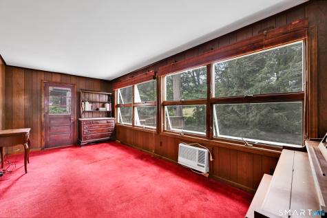 39 Woodbine Circle Bridgeport CT 06606
