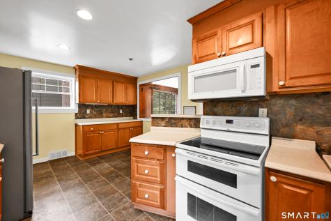 39 Woodbine Circle Bridgeport CT 06606