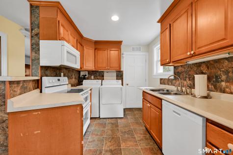 39 Woodbine Circle Bridgeport CT 06606