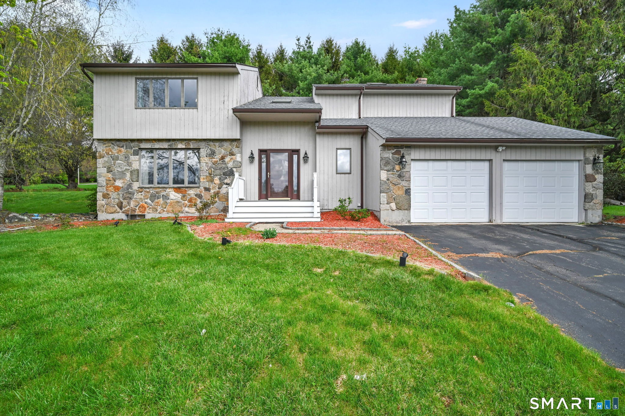 11 Kupchunos Road South Windsor CT 06074