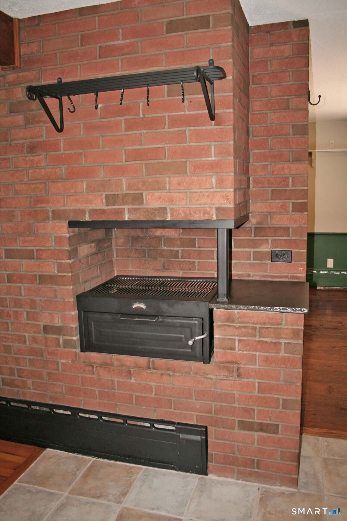 25-1/2 Edgerton Street East Hampton CT 06424