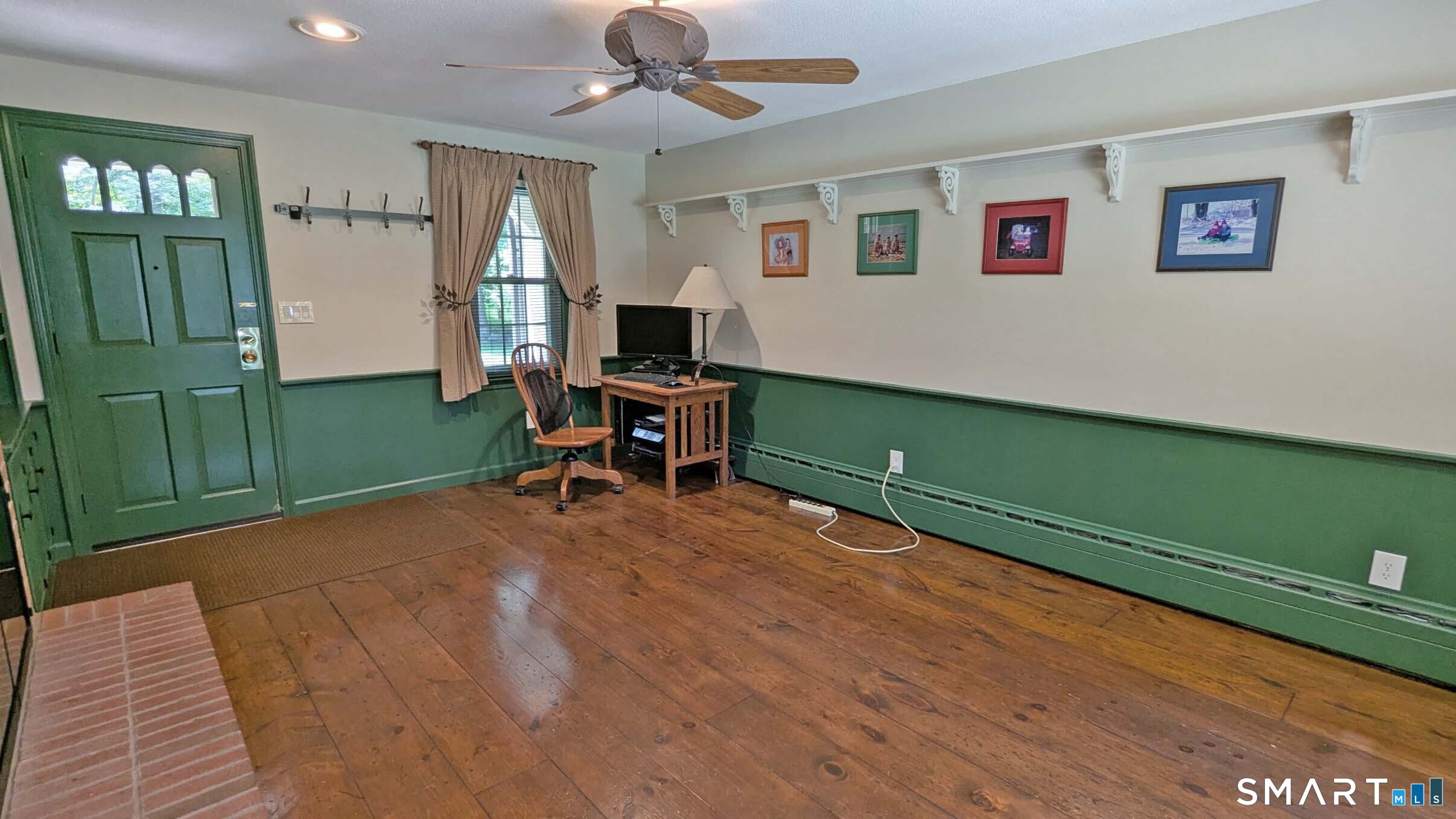 25-1/2 Edgerton Street East Hampton CT 06424