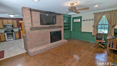 25-1/2 Edgerton Street East Hampton CT 06424